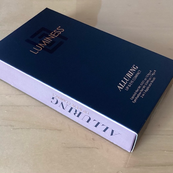 Luminess Alluring Eye and Lip Compact (8 Colors for Eye and Lip) - Picture 3 of 9